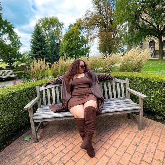 Meet your Posher, Peyton - Picture 1 of 5